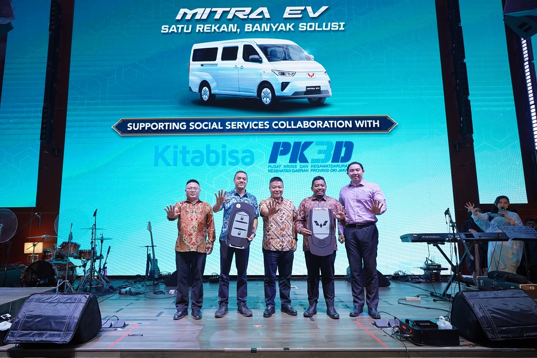 wuling motors, Mobil Listrik Wuling, Mobil listrik komersial, Wuling Mitra EV, Ambulans Mobil Listrik, Wuling Donasikan Dua Mitra EV, Buktikan Mobil Listrik Siap Jadi Ambulans dan Mobil Jenazah