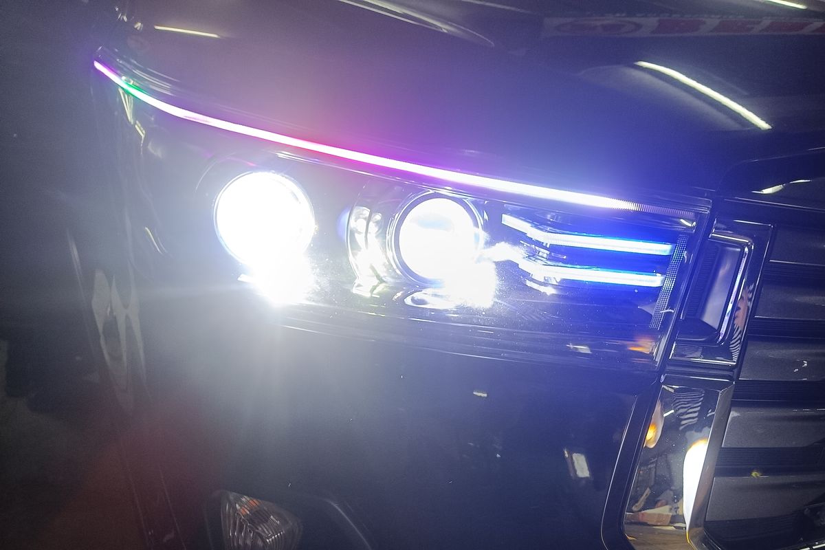 lampu menyilaukan, lampu biled, Lampu Silau, Tren Lampu Dangdut, Tren Lampu Dangdut dan Terang, Begini Cara Halau Silau Lampu Kendaraan Dari Lawan Arah