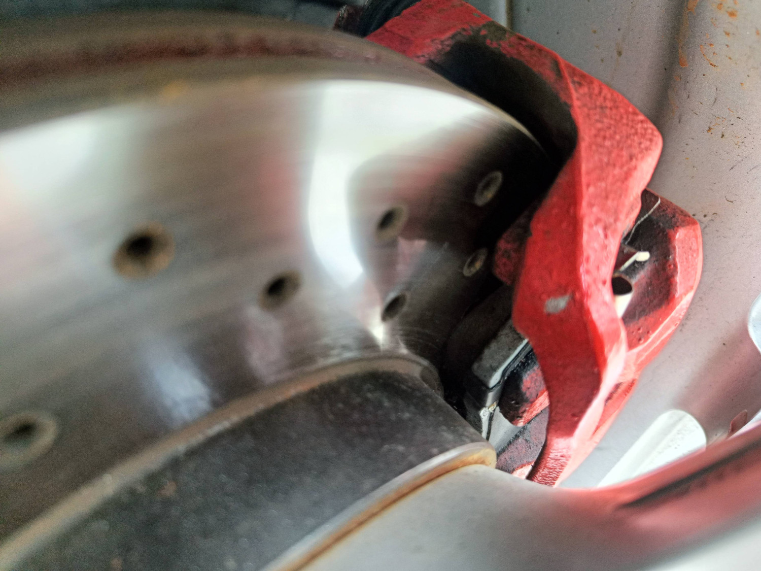 roda, kampas rem, pengereman, Thickness Gauge, ketebalan, Mengetahui Ketebalan Kampas Rem Cakram Mobil, Bisa Pakai Alat ini