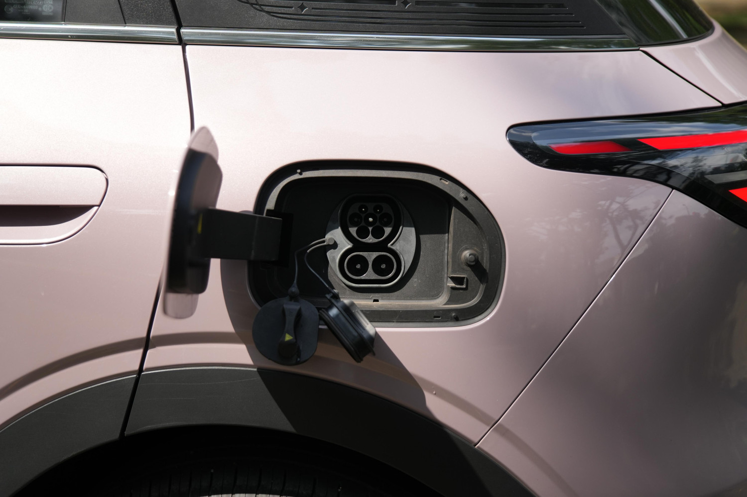 charging, mobil listrik, Geely, Geely EX2, Fleksibel Untuk Perkotaan, Secepat Ini Ngecas Baterai Geely EX2