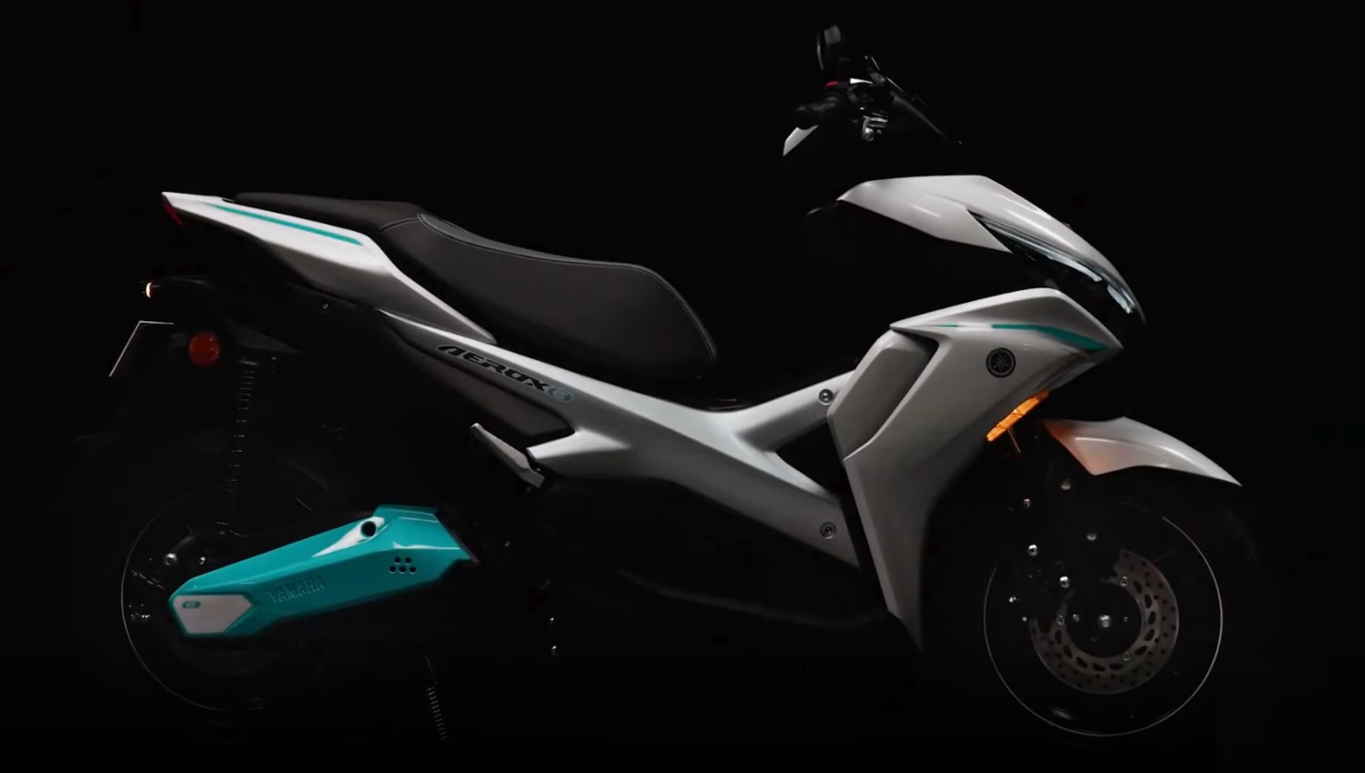 yamaha aerox, aerox 155, spesifikasi yamaha aerox, Tipe Yamaha Aerox 155, aerox terbaru, aerox e, aerox mesin listrik, Aerox Nggak Butuh Bensin Lagi, Yamaha Sudah Pamer Versi EV Meluncur Sebentar Lagi