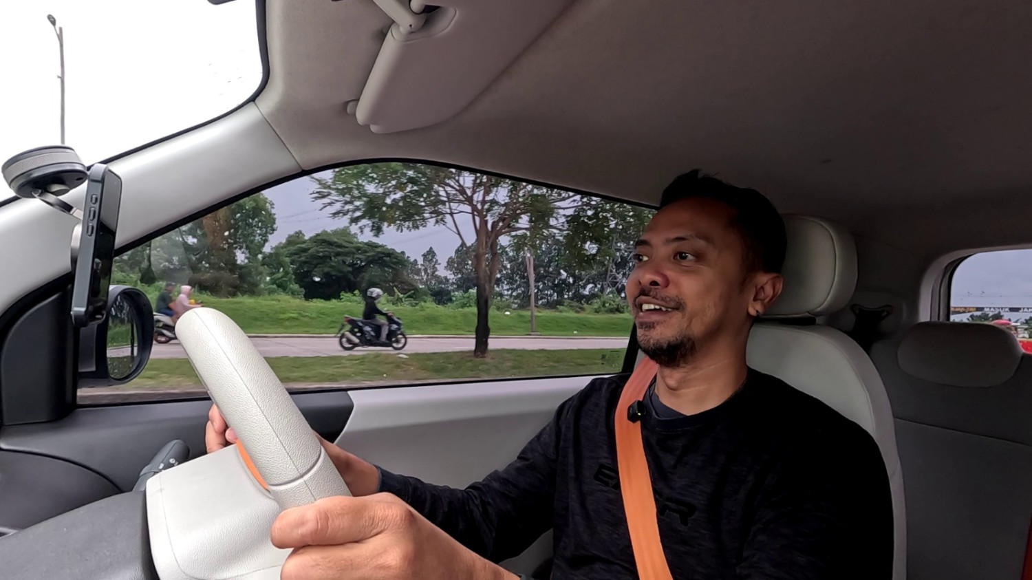 mobil listrik, BEV (Battery Electric Vehicle), changan, Changan Lumin, Lumin, Gak Perlu Ribet Antre Di SPBU, Seseru Ini Mengendarai Changan Lumin