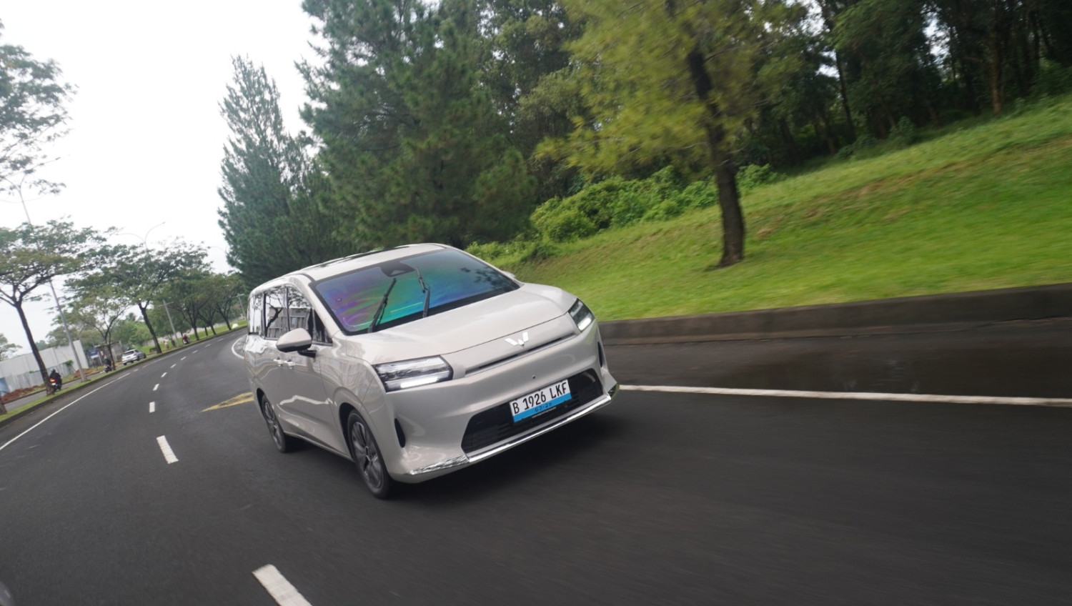 wuling, BYD M6, BYD M6 Superior, Wuling Darion EV, Perbandingan Harga Wuling Darion EV VS BYD M6, Siapa Lebih Murah?