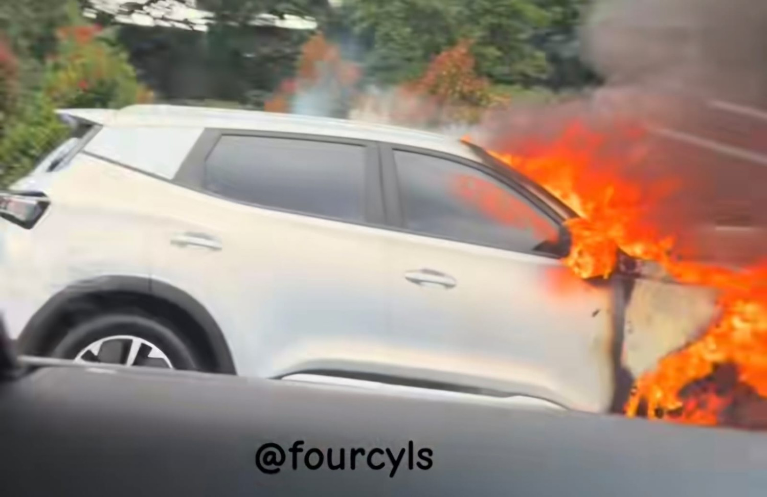 mobil, insiden, chery, japek, Tiggo Cross, Kasus Chery Tiggo Cross CSH Terbakar di Tol Japek, Ini Kata Pabrikan