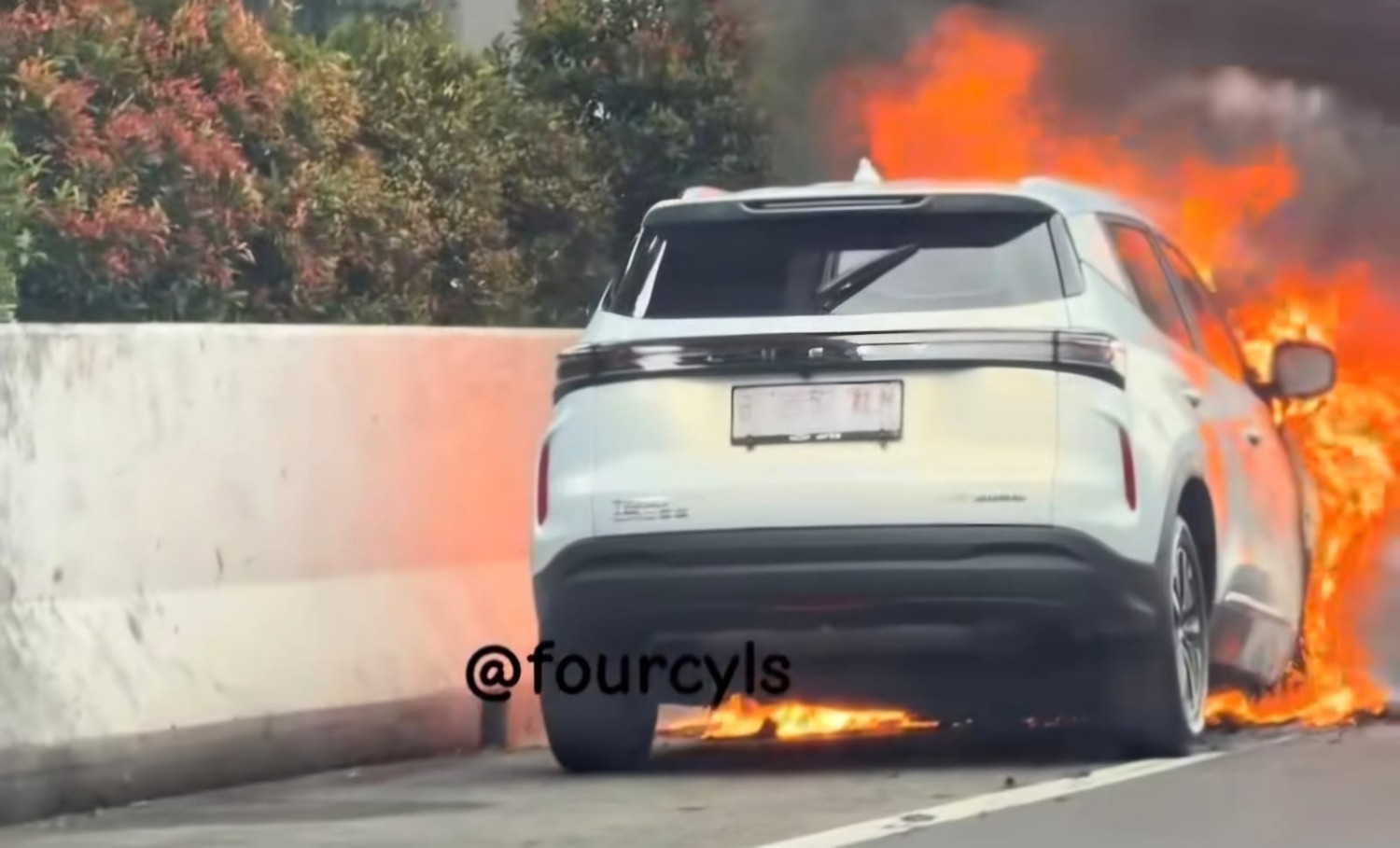 mobil, insiden, chery, japek, Tiggo Cross, Kasus Chery Tiggo Cross CSH Terbakar di Tol Japek, Ini Kata Pabrikan