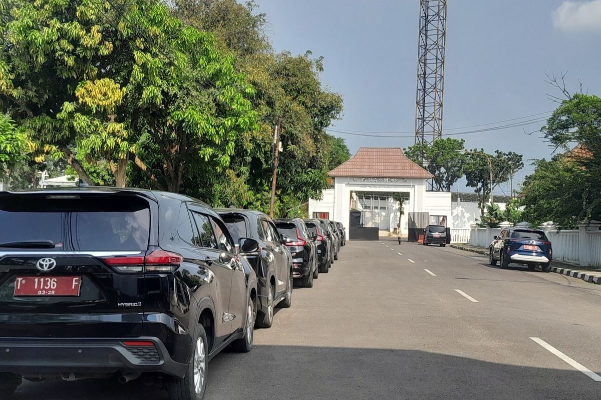 mobil dinas, Efisiensi anggaran, Pemkab karawang, Mobil-mobil Dinas Pemkab Karawang Balik Kandang, ASN Tak Boleh Bawa Pulang