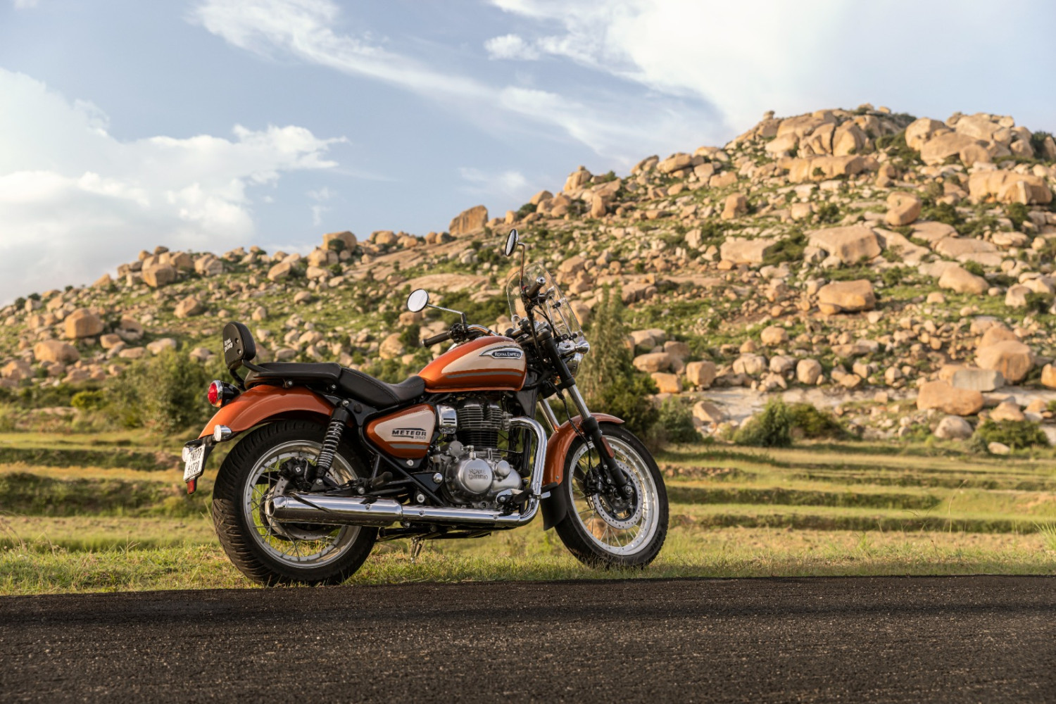 Royal Enfield Indonesia, Royal Enfield Meteor 350, meteor 350, Royal Enfield Meteor 350 Sundowner Orange, Kolektor Merapat, Royal Enfield Meteor 350 Sundowner Orange Dijual Terbatas