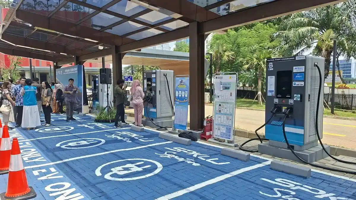 SPKLU, Pom Mobil Listrik, SPKLU Mobil Listrik, SPKLU Terbesar di Indonesia, SPKLU Bekasi, SPKLU Mobil Listrik Terbesar di Indonesia Ada di Kota Ini, Bisa Ngecharge 20 Kendaraan Bersamaan