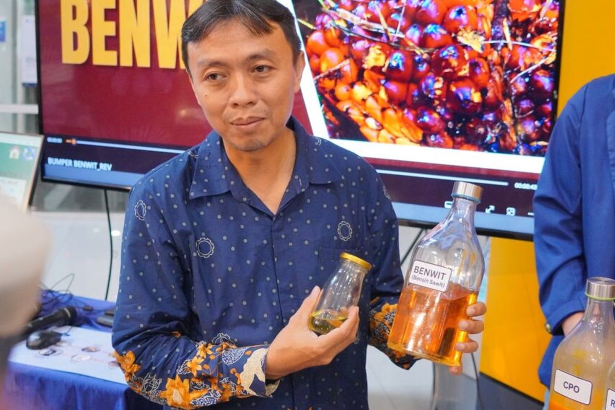 its surabaya, bensin sawit, Benwit, Bensin Sawit ITS, Bensin Dari Sawit, Anak Negeri Luar Biasa, Peneliti ITS Surabaya Olah Bensin Dari Sawit