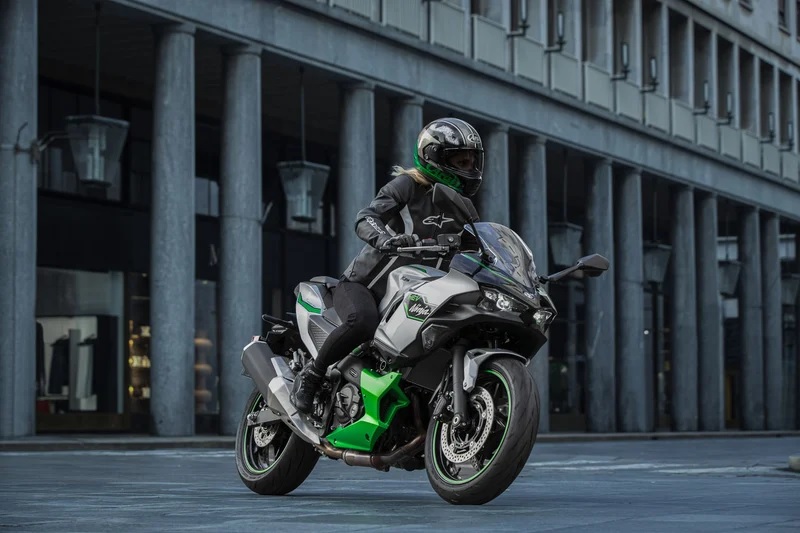 kawasaki, hybrid, moge kawasaki, motor hybrid kawasaki, Kawasaki Z7 Hybrid, kawasaki ninja 7 hybrid, Kawasaki Z7 dan Ninja 7 Hybrid Kini Makin Pintar, Bisa Pindah Mode EV di Kecepatan 60 Km/jam