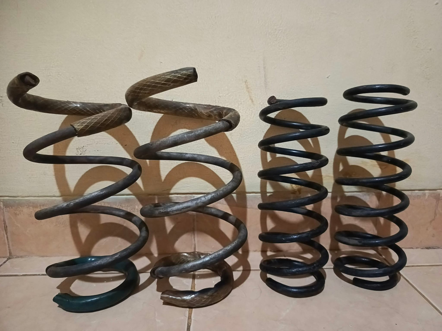tips, mobil, keras, shockbreaker, suspensi, Suspensi Mobil Terasa Keras, Per Bisa Jadi Sudah Tidak Optimal