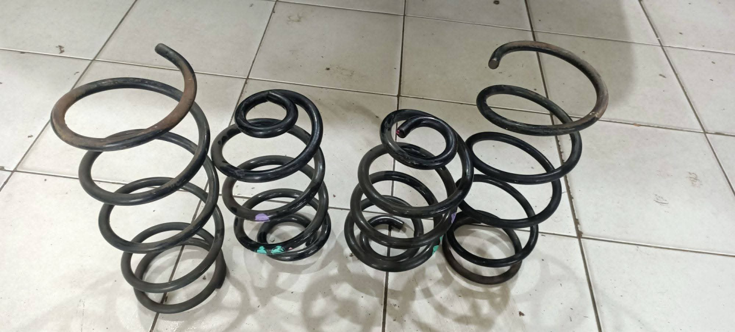 mobil, keras, shockbreaker, suspensi, bushing, Suspensi Mobil Terasa Keras Bisa Jadi Tanda Komponen Ini Aus