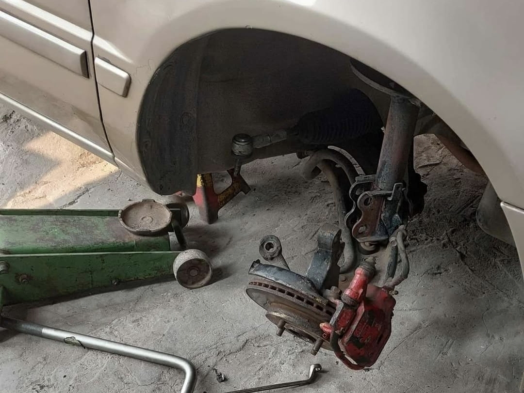 tips, mobil, miring, patah, shockbreaker, Kaki-kaki, Mobil Terasa Miring? Shockbreaker Lemah Bisa Jadi Penyebabnya
