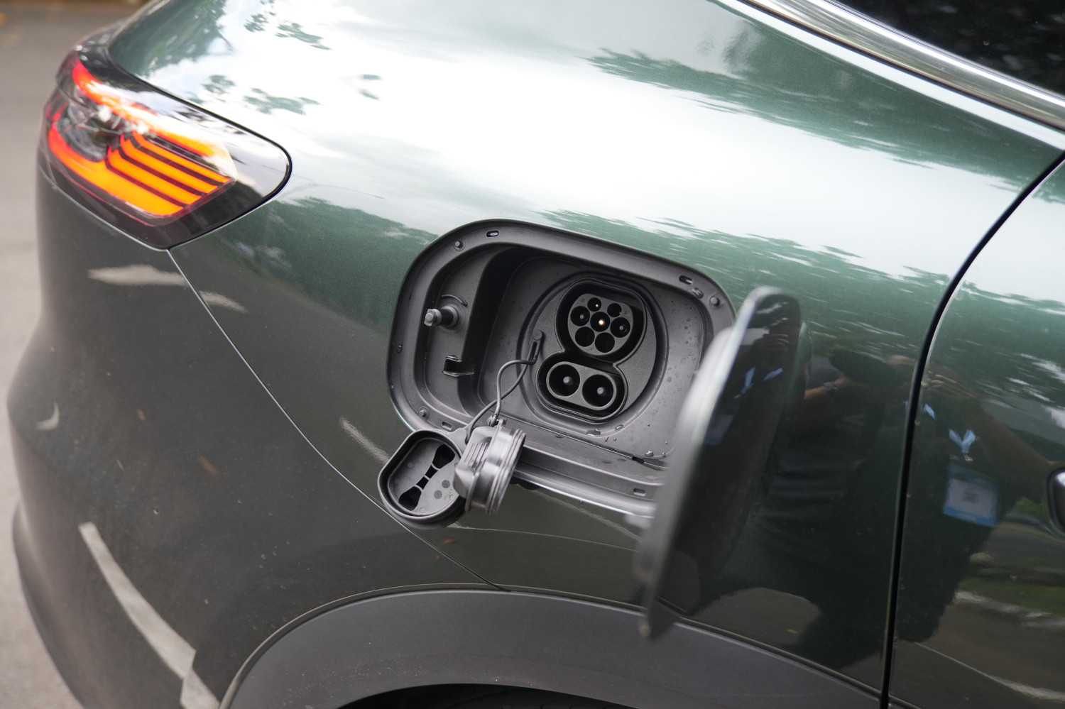 baterai, Geely, SPKLU, Geely Starray EM-i, Bisa Masuk SPKLU, Seberapa Cepat Ngecas Baterai Geely Starray EM-i?
