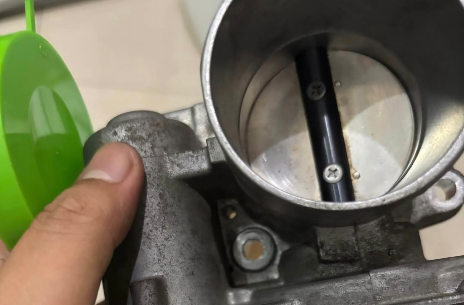 mobil, mesin, idle, throttle bodi, ISC (Idle Speed Control), RPM Mobil Tidak Stabil Saat Idle, Throttle Body Perlu Diperiksa