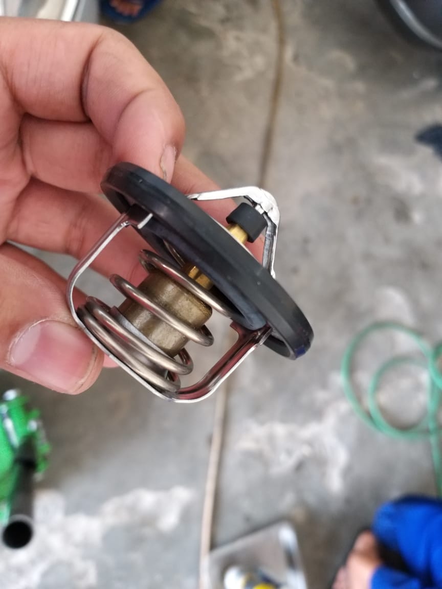 Radiator, suhu, radiator coolant, thermostat, sistem pendingin, Fungsi Thermostat Di Sistem Pendingin Mesin Mobil, Kecil Tapi Penting