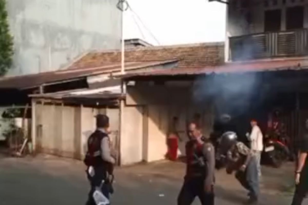 jakarta timur, cakung, penarikan motor, Bentrok Debt Collector, Cakung Memanas, Duel Debt Collector Vs Warga Pecah Bermula Penarikan Motor