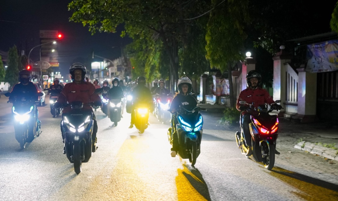 komunitas motor, honda vario, astra motor jateng, Komunitas Honda Vario, Klub Honda Vario, Vario Night Ride, Berasa Dugem! Ratusan Honda Vario Kompak Bikin Gemerlap Jalanan Solo