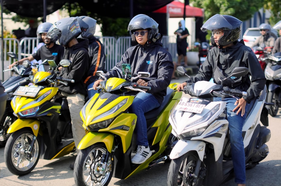 komunitas motor, honda vario, astra motor jateng, Komunitas Honda Vario, Klub Honda Vario, Vario Night Ride, Berasa Dugem! Ratusan Honda Vario Kompak Bikin Gemerlap Jalanan Solo