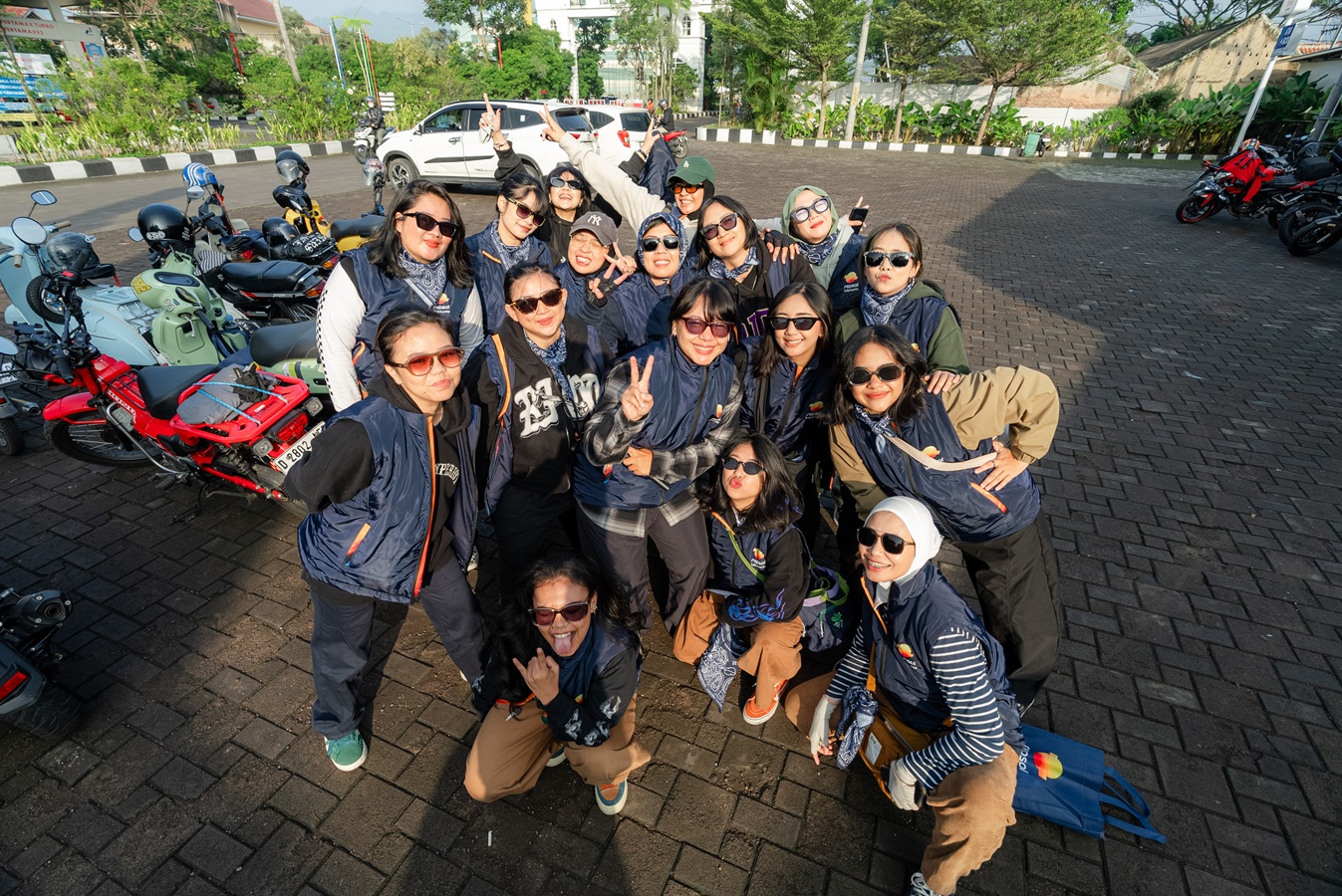 perempuan, Bandung, hari kartini, komunitas motor, Herwheels, Peringati Hari Kartini, Ratusan Perempuan Bandung Motoran Cantik Pakai Kebaya