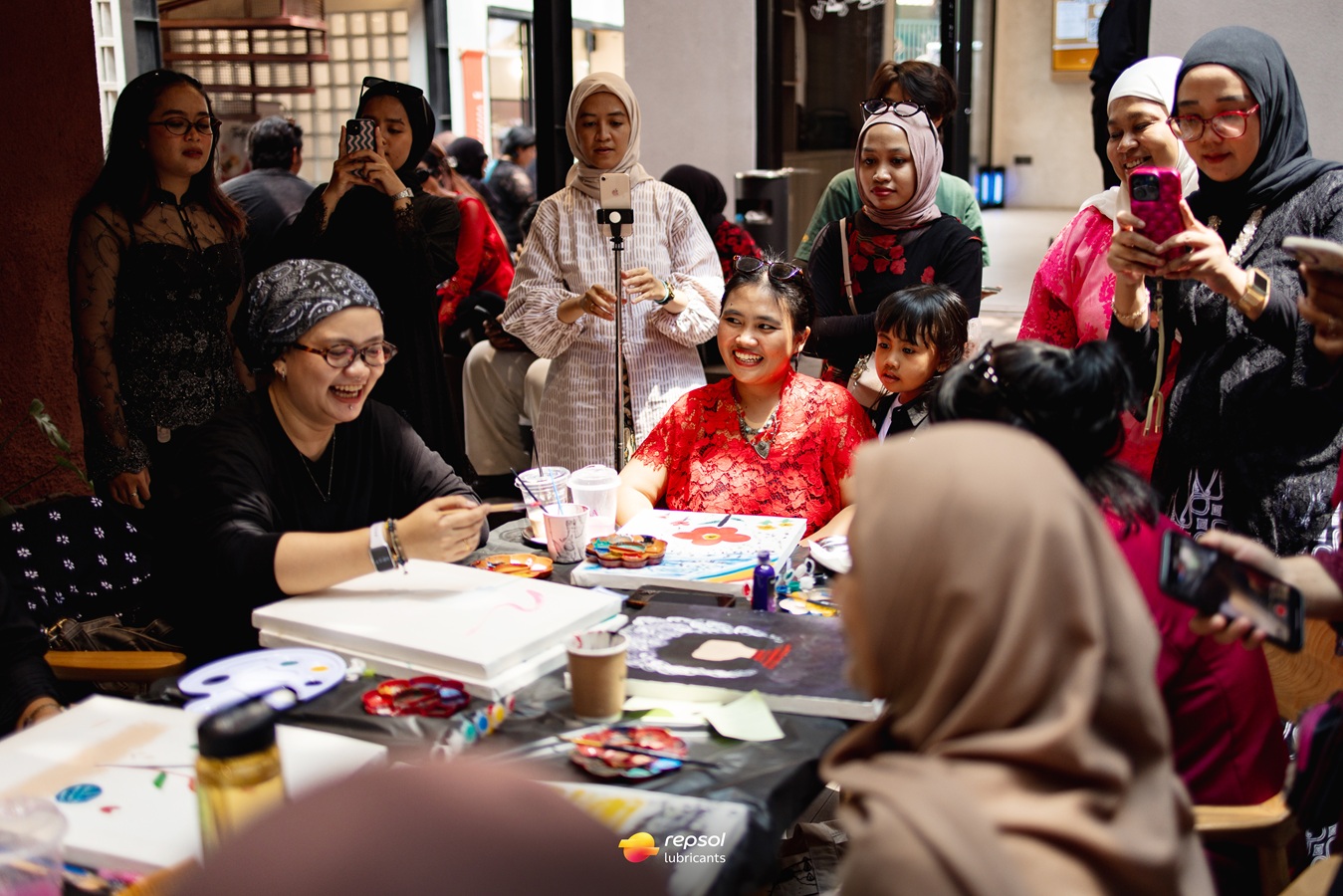 perempuan, Bandung, hari kartini, komunitas motor, Herwheels, Peringati Hari Kartini, Ratusan Perempuan Bandung Motoran Cantik Pakai Kebaya