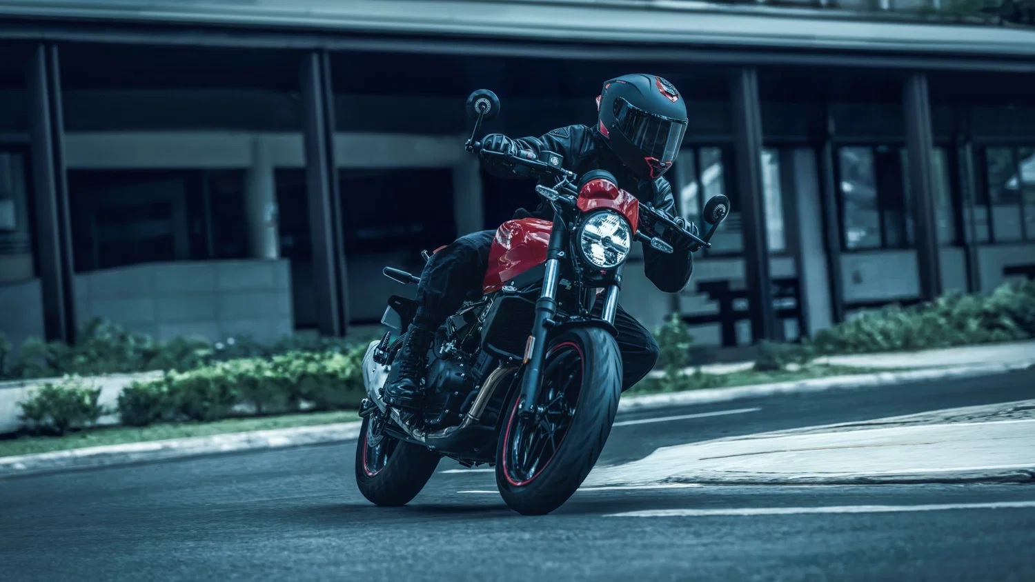 royal enfield, Royal Enfield Guerrilla 450 Apex 2026, Royal Enfield Bikin Guerrilla 450 Naik Level, Makin Sporty Tanpa Rombak Tenaga