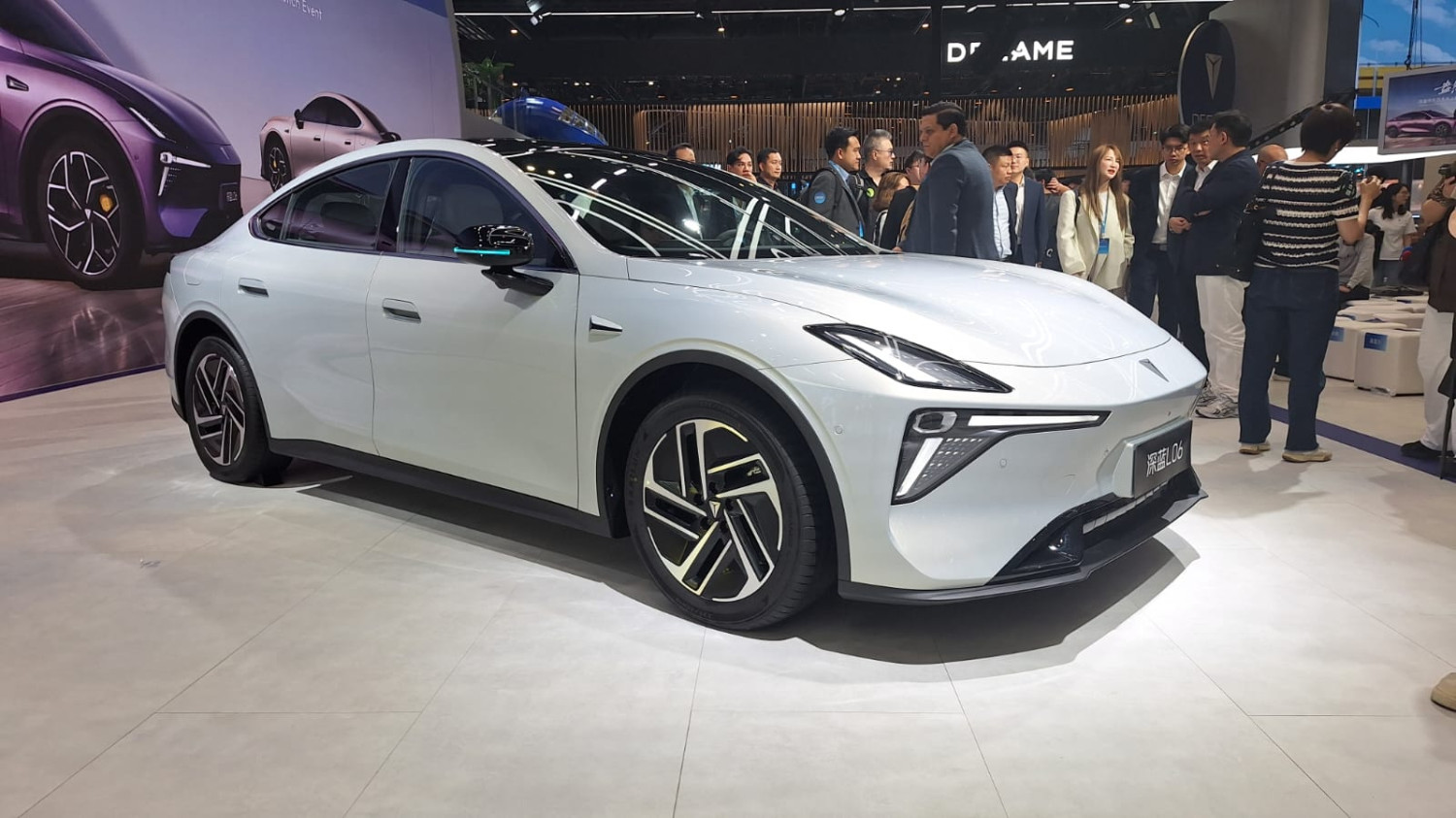 Beijing Auto Show, changan, Deepal, Deepal L06, Ada Versi REEV dan BEV, Changan Deepal L06 Resmi Meluncur di Beijing Auto Show 2026