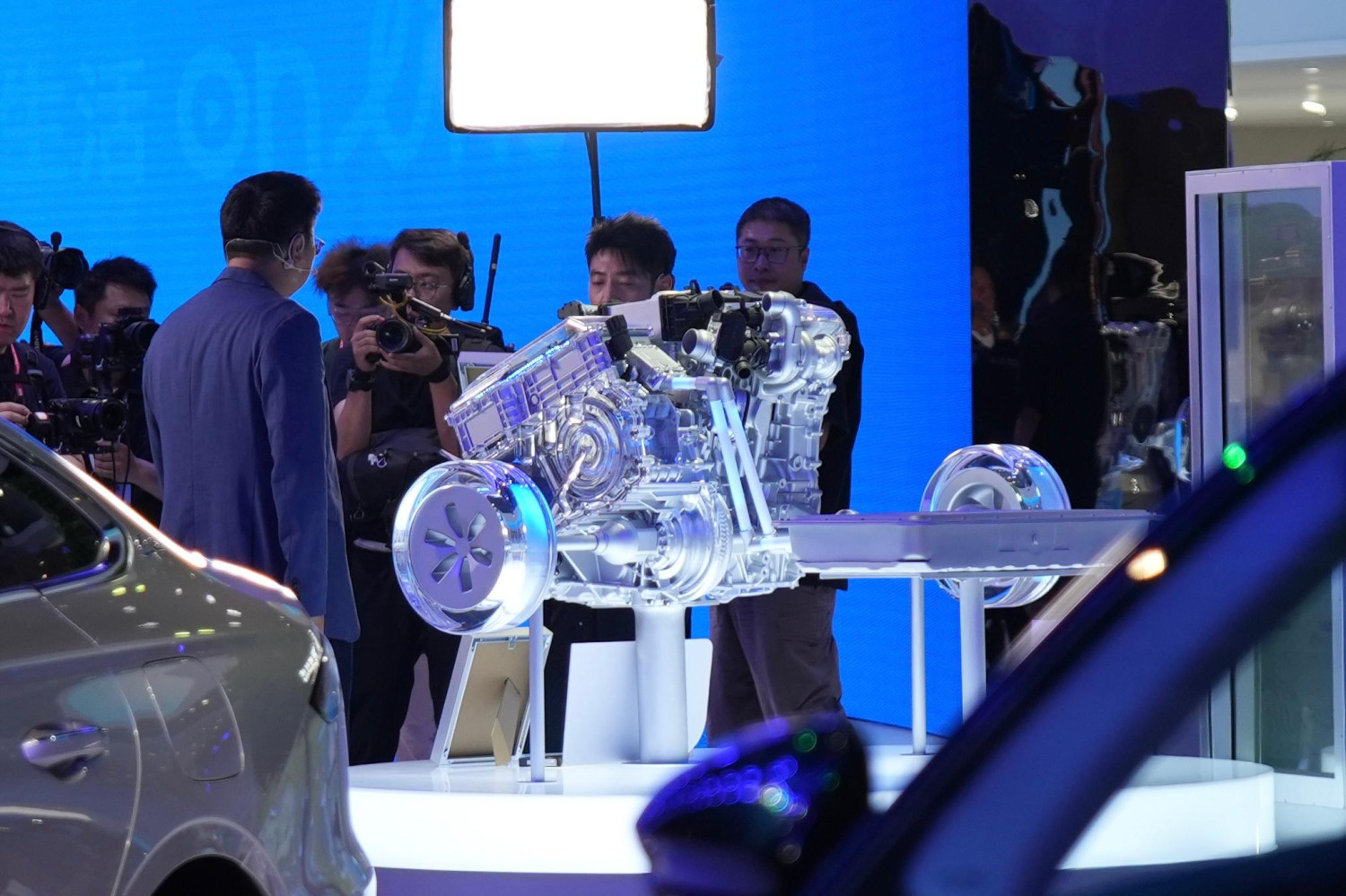 Geely, Geely Auto, Beijing Auto Show 2026, Geely i-HEV, Beijing Auto Show 2026, Geely Pamer Mesin Hybrid Tembus 45 Km/L