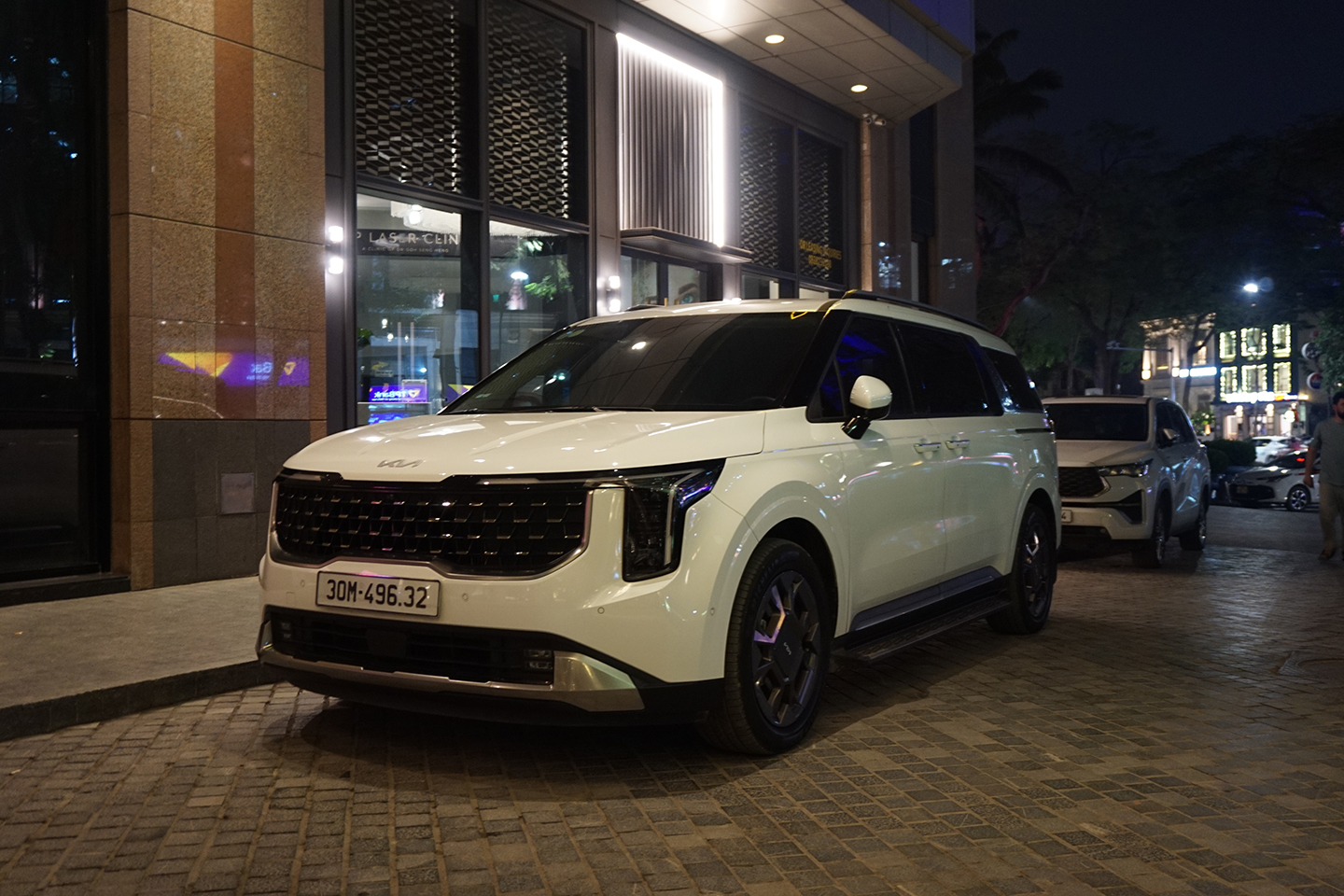 korea, mobil baru, vietnam, kia carnival, vinfast, Car Spotting Vietnam, Gak Ekspek Mobil Ini Populer Banget di Hanoi