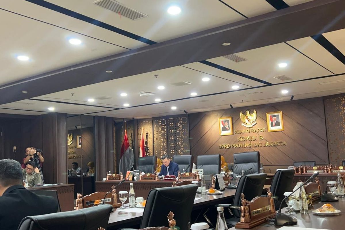 Parkir Jakarta, Pansus Perparkiran DPRD DKI, Gaji Petugas Parkir Jakarta, PHK Petugas Parkir, Petugas Parkir Jakarta, Anggota DPRD DKI Ini Usul Ada PHK Petugas Parkir di Jakarta, Permasalahkan Gaji Tinggi
