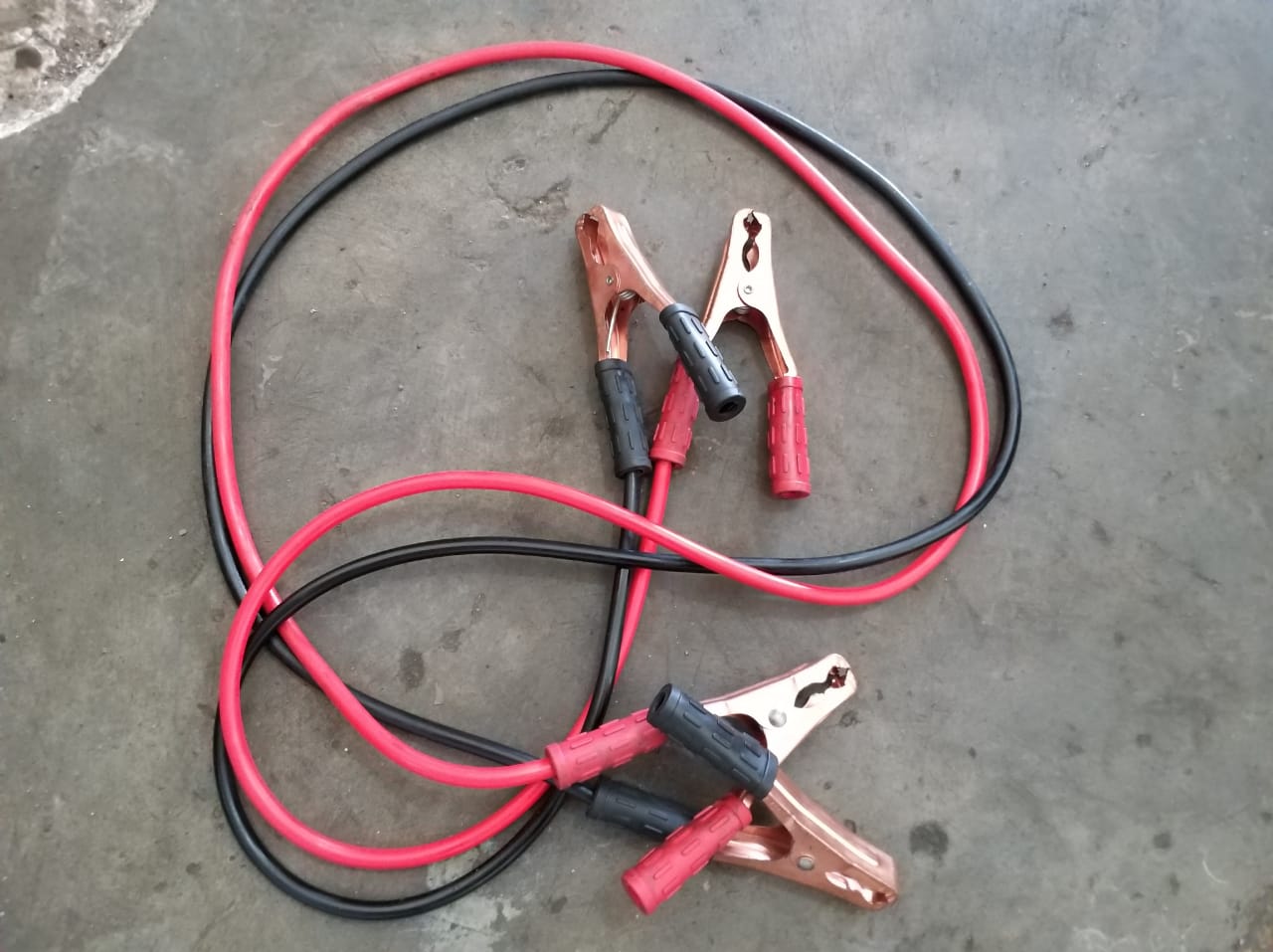 kabel, arus listrik, terminal, jumper, korsleting, Cara Jumper Aki Mobil yang Benar Biar Enggak Terjadi Korsleting