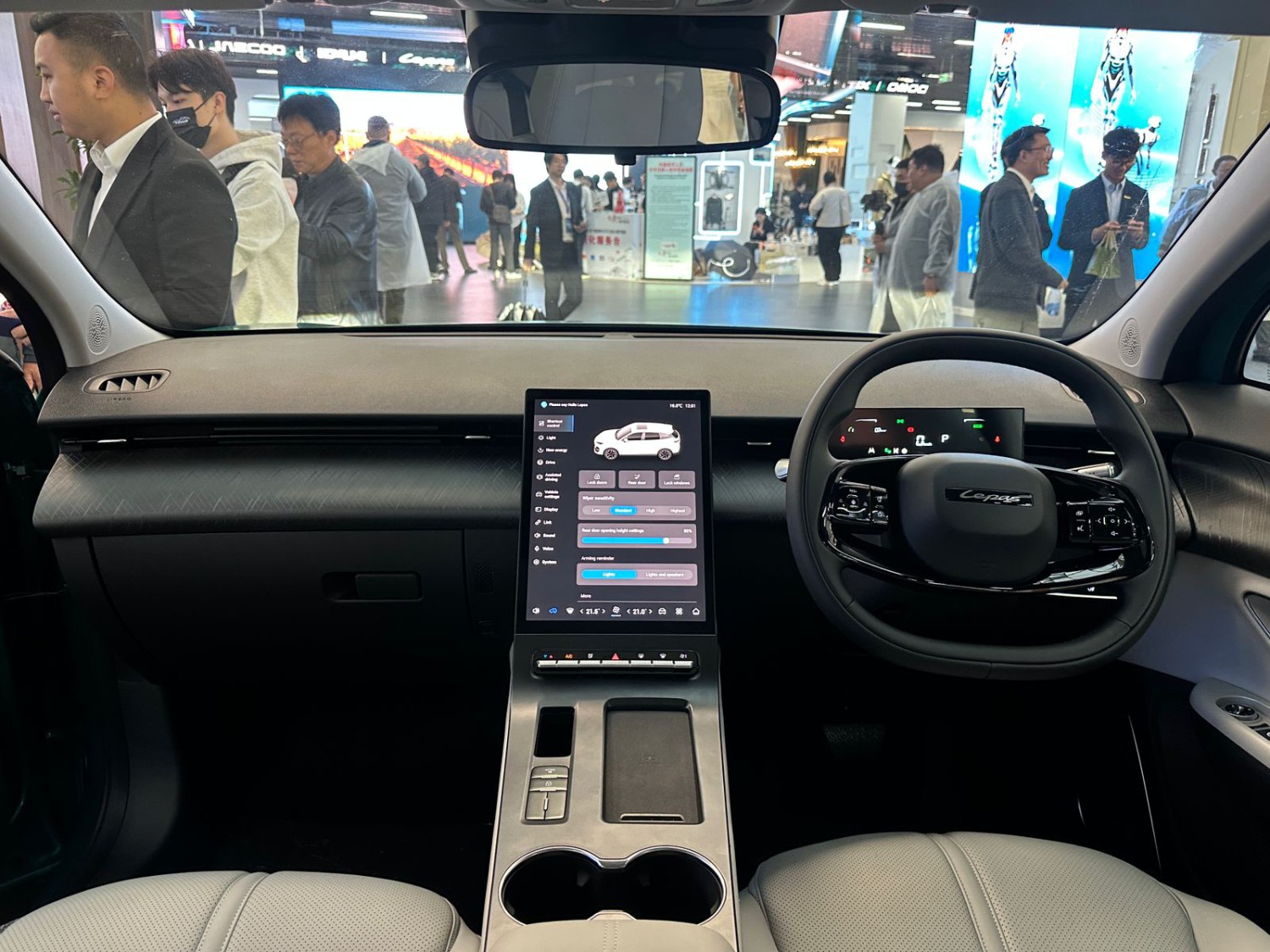 mobil listrik, Temmy Wiradjaja, Wuhu, Lepas E4 EV, Beijing Auto Show 2026, Penampakan Lepas E4 Setir Kanan, Tanda Bakal Segera Rilis di Indonesia