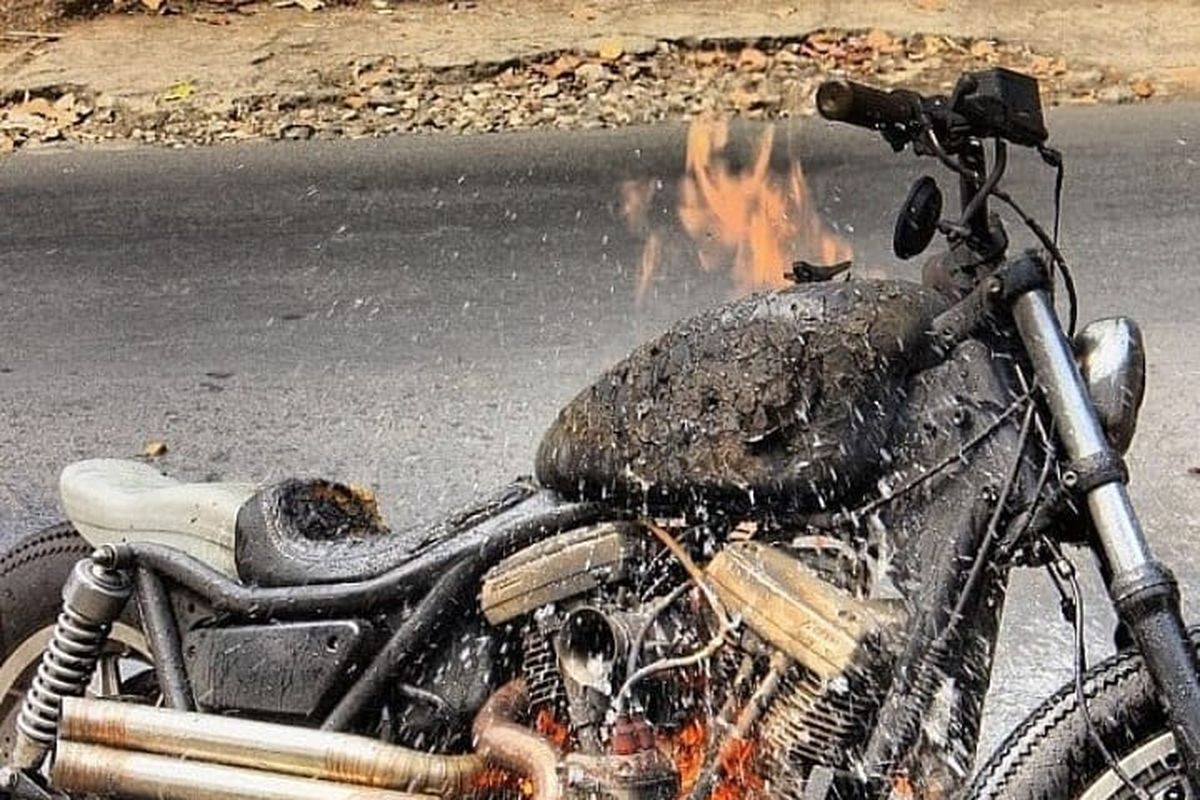 harley-davidson, Indomobil Harley-Davidson of Jakarta, Harley-Davidson Terbakar, Harley-Davidson Karburator, Mesin Evolution Harley-Davidson, Penyebab Harley-Davidson Tahun Tua Terbakar, Rata-rata Masalah di Sini