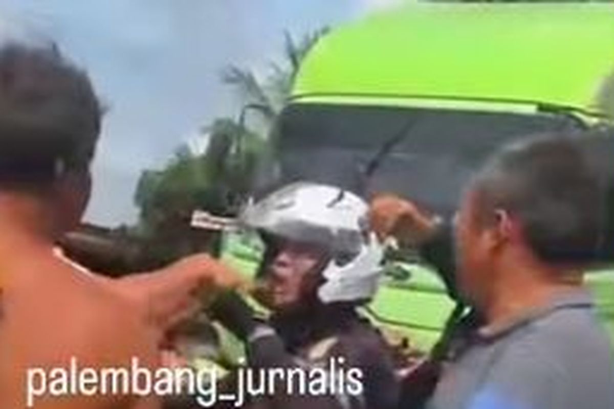 razia ilegal, Razia Dinas Perhubungan, Razia Dishub Ilegal, Dishub Palembang Dipecat, Razia Sebabkan Kecelakaan Beruntun, Lima Petugas Dishub Palembang Jadi Pengangguran, Dipecat Buah Gelar Razia Ilegal di Palembang