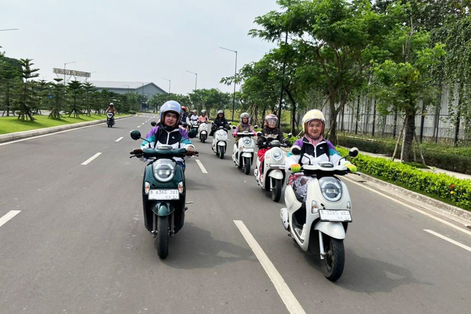 perempuan, safety riding, outfit, cari aman, Herwheels, Sering Dianggap Sepele, Outfit Ini Bisa Membahayakan Perempuan Saat Motoran
