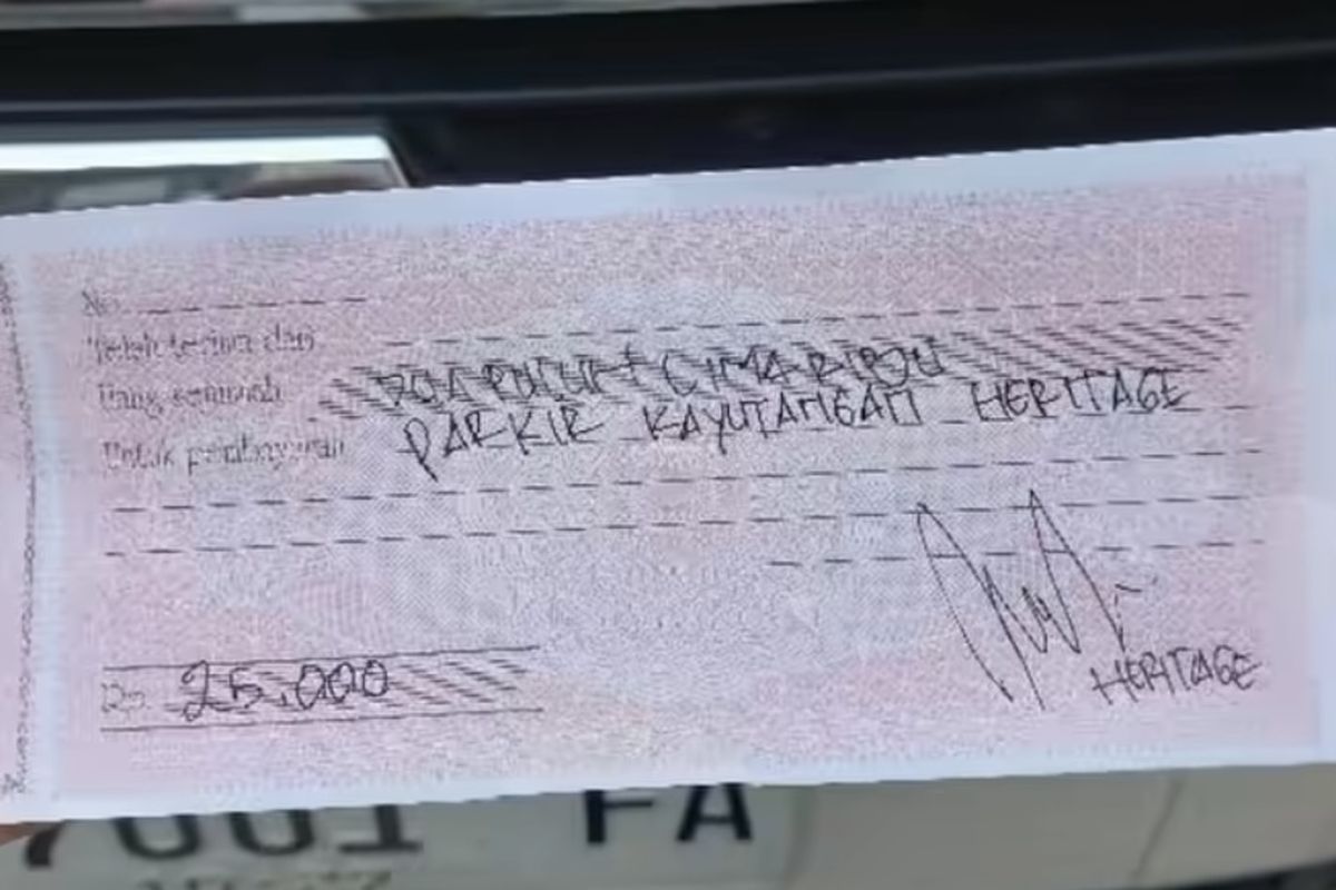 Kayutangan Heritage, Tukang Parkir Kayutangan Malang, Parkir Rp 25.000 Malang, Tarif Parkir Malang, Tarif Parkir Toyota HiAce, Tukang Parkir di Kayutangan Malang Diburu Polisi, Masalah Kuitansi Rp 25.000 ke Toyota HiAce