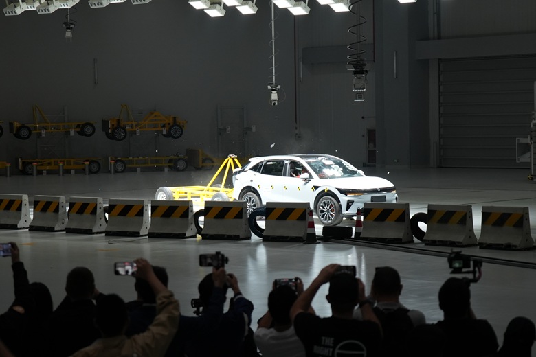 adas, Geely, crash test, Geely Safety Center, Bukti Kualitas Sistem Keselamatan Dan Keamanan Kelas Internasional Yang Diakui Dunia