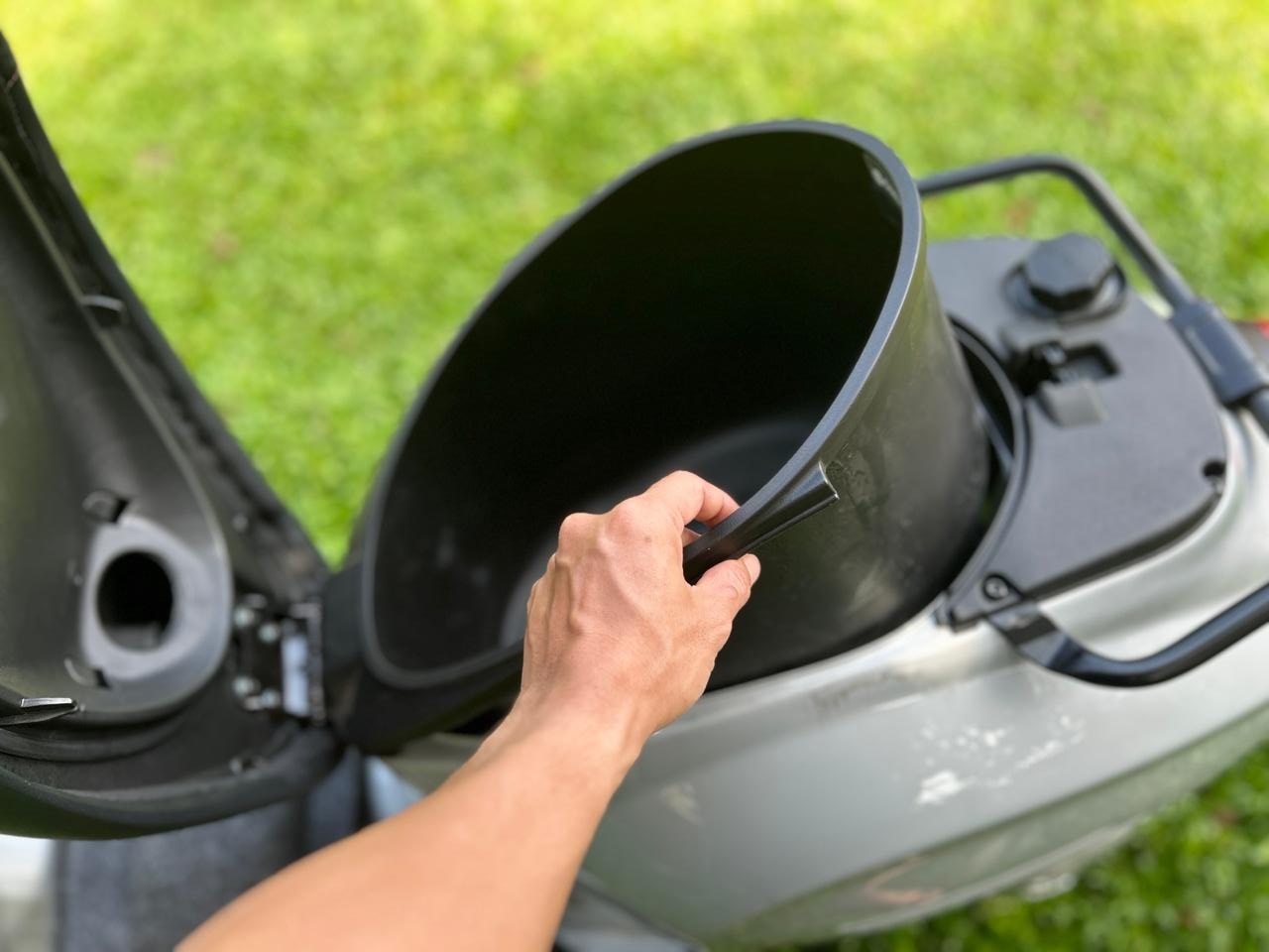 bagasi, vespa, vespa matic, Vesmet, Praktisnya Bagasi Vespa Matic yang Tidak Dimiliki Skutik Jepang