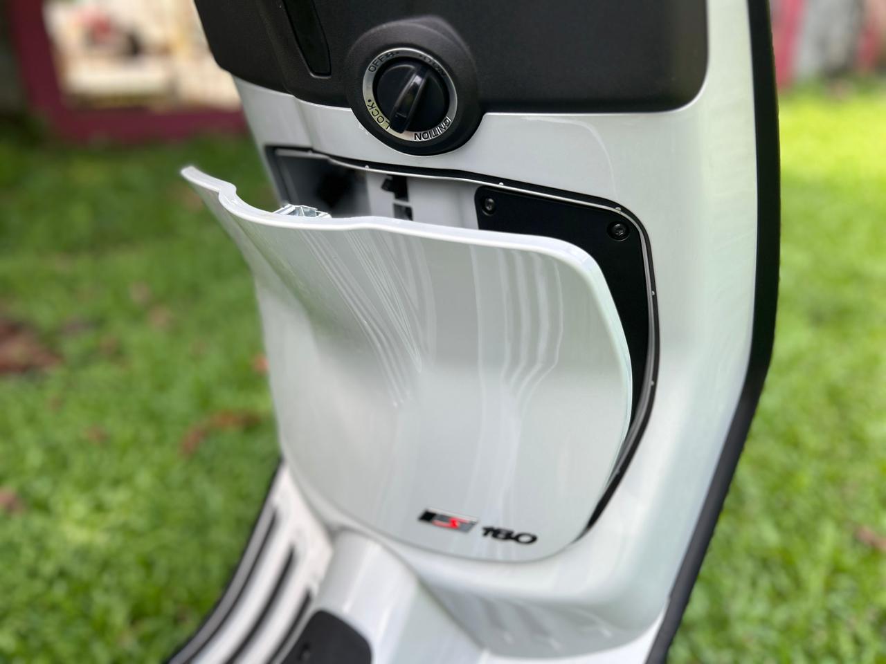 glove box, vespa sprint, Cara membuka, Vespa Sprint S 180, Sudah Pakai Keyless, Begini Cara Membuka Glove Box Vespa Sprint S 180