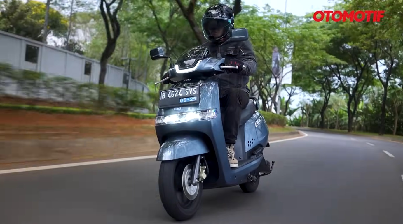 motor listrik, baterai motor listrik, motor listrik murah, motor listrik tvs, TVS iQube S, Motor Listrik Dijual Setengah Harga, Intip Banderol dan Spek TVS iQube S Mei 2026