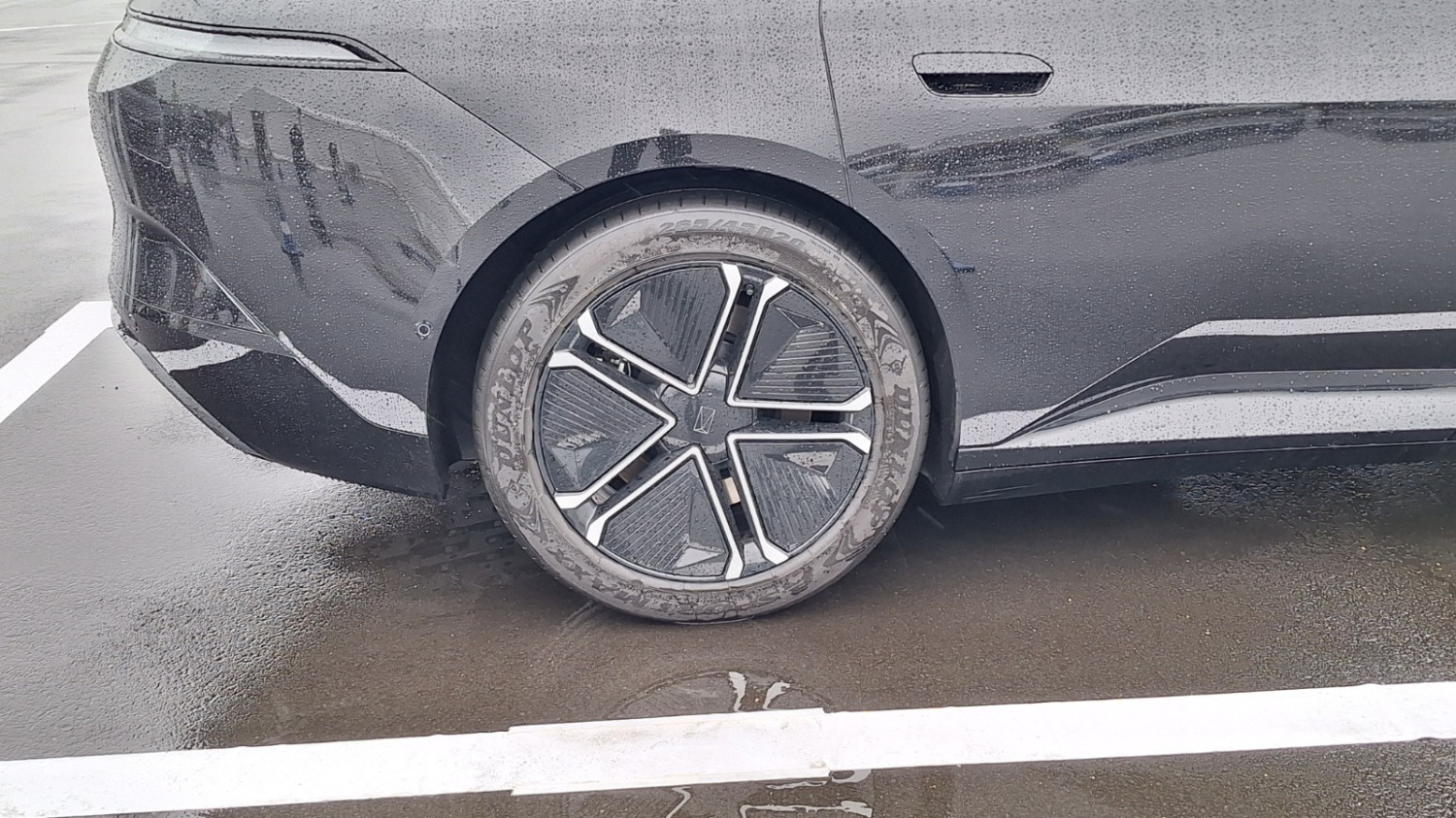 Herwheels, AVTR, AVTR 12, Pendulum Parking, Perempuan Pasti Suka, Fitur Ini Bikin Parkir Mobil Paralel Semakin Mudah