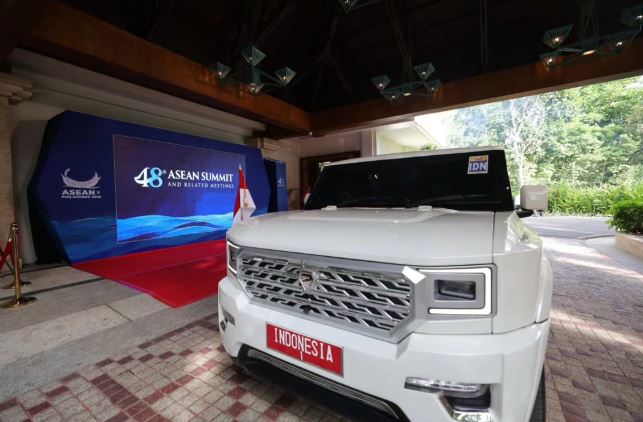 mobil presiden prabowo, Maung Garuda Limousine, Maung MV3 Garuda Limousine, KTT ke-48 ASEAN, KTT ASEAN 2026, Seskab Teddy Buka-bukaan, Ungkap Alasan Prabowo Pakai Maung MV3 Garuda di KTT ASEAN di Filipina