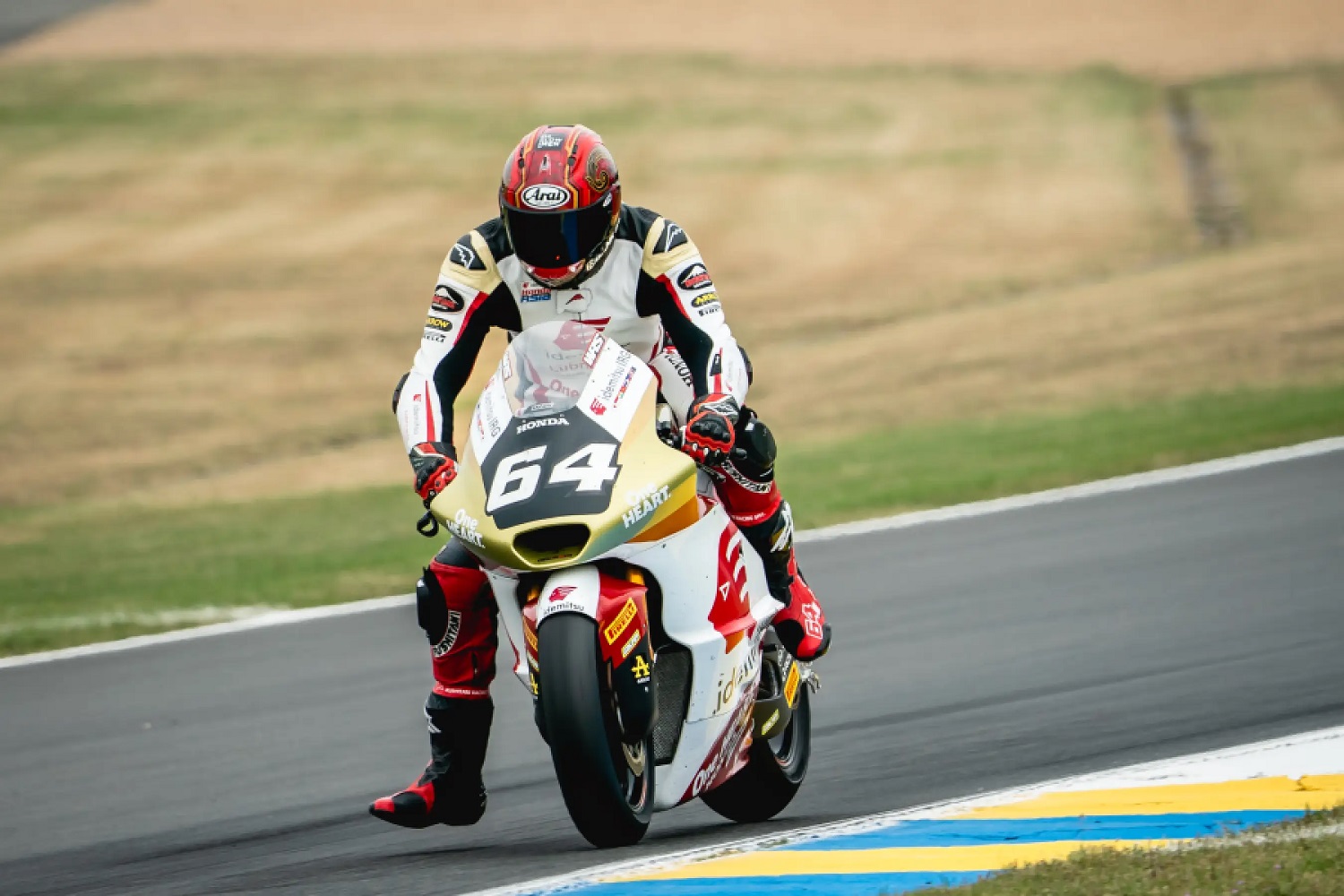 Moto2, pembalap indonesia, pembalap honda, mario aji, hasil moto2 prancis, Moto2 Prancis Diwarnai Red Flag, Mario Aji Berhasil Finis Meski Posisi Segini