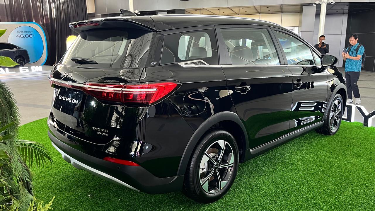 phev, Plug-in Hybrid Electric Vehicle (PHEV), BYD M6 DM, Mobil PHEV BYD M6 DM Sudah Bisa Dijajal dan Dipesan, Harga Masih Rahasia