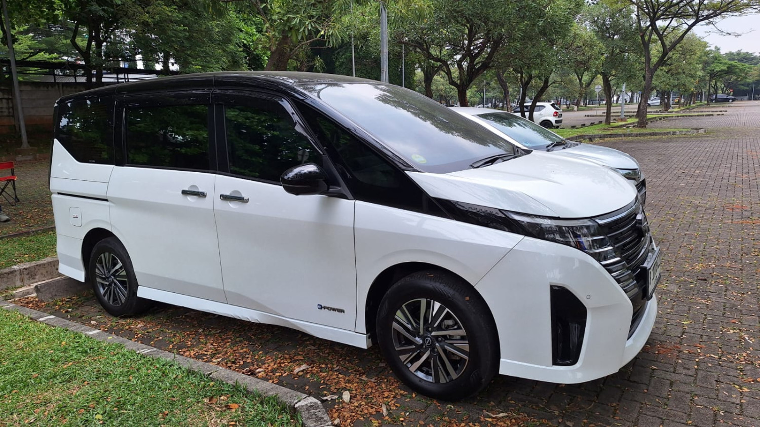 mobil baru, nissan, pintu geser, pintu bagasi, Nissan Serena e-Power, Enaknya Nissan Serena e-POWER Adalah Kebebasan Untuk Buka Pintu Ini