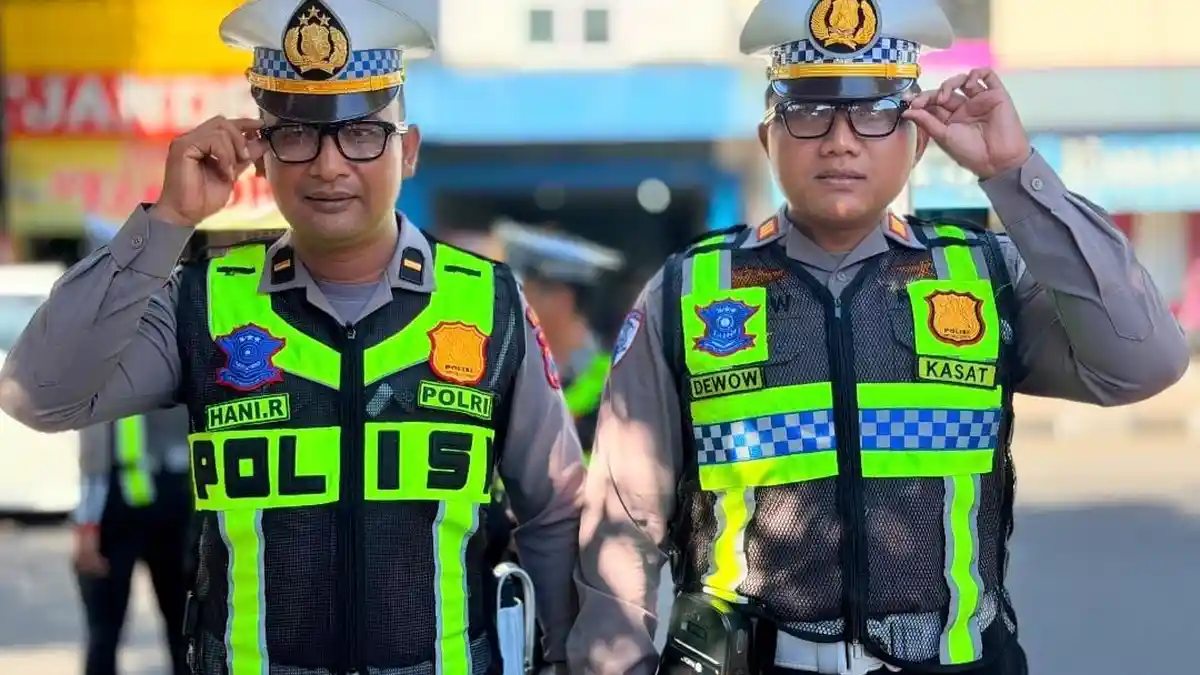 satlantas polres ponorogo, Kacamata AI, Kacamata Canggih Polisi, Smart Glasses Polisi, Kacamata Tilang Polisi, Waspada, Kini Ada Polisi Berkacamata Canggih Bisa Langsung Tilang Pelanggar Lalu Lintas