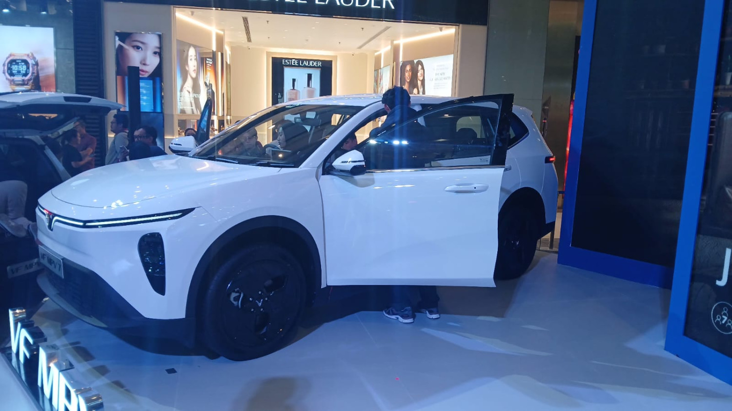 mobil listrik, kariyanto hardjosoemarto, VinFast Indonesia, VinFast VF MPV 7, Diskon Rp 16 Juta Untuk 2.000 Pertama Pembeli Vinfast VF MPV 7