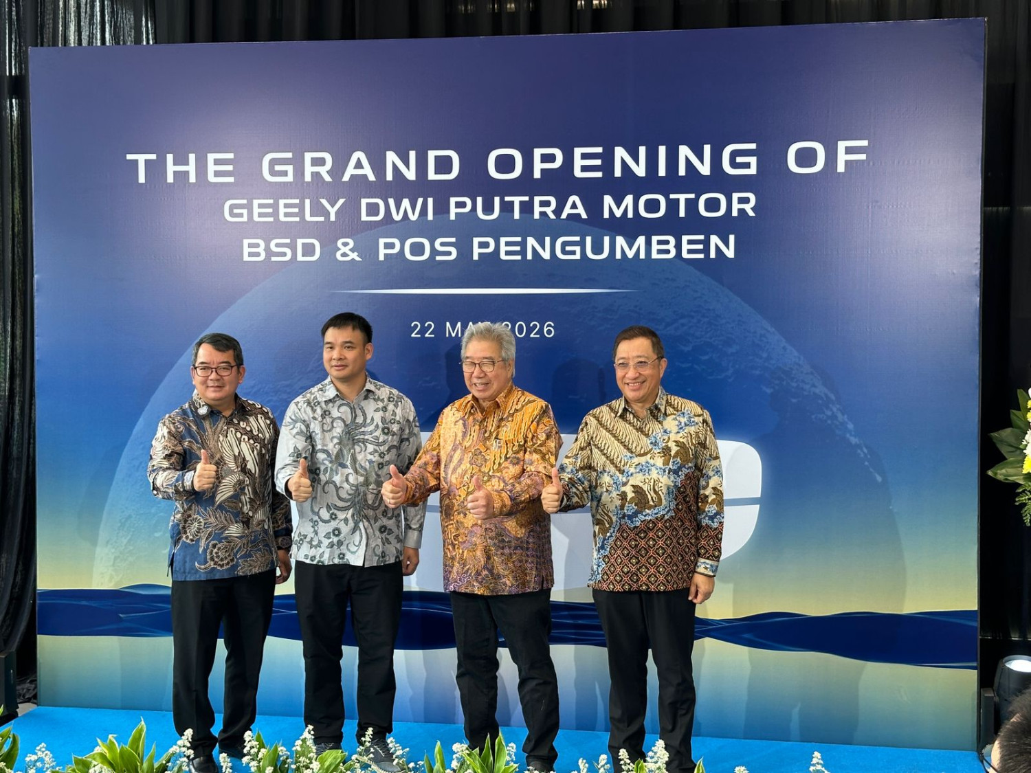 dealer, Geely, Jongkie D. Sugiarto, PT Dwi Putra Motor, Geely Luncurkan Dua Dealer Baru Sekaligus, Demi Kejar Target Ini