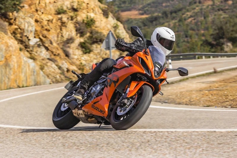 suzuki, Suzuki GSX-8R, Warna Baru Suzuki GSX-8R, Suzuki GSX-8R Hadir Dengan Kelir Menyala, Aura Motor Balap Makin Terasa