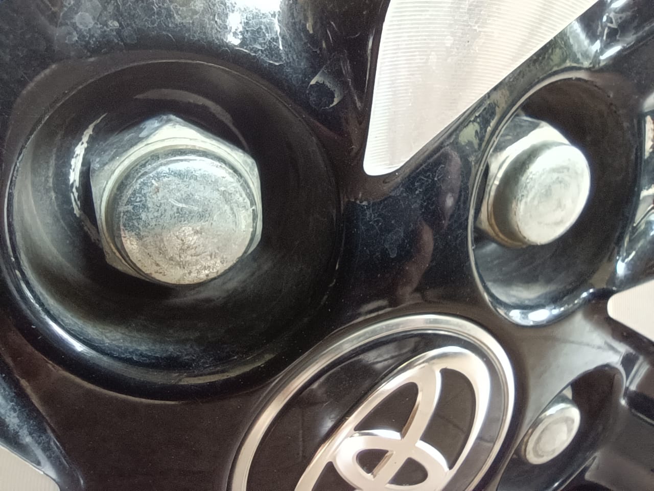 roda mobil, mobil bekas, mur roda, mur roda mobil, dampak salah mur roda, Harus Tahu, Ini Efek Samping Mur Roda Mobil Bekas Nggak Sesuai